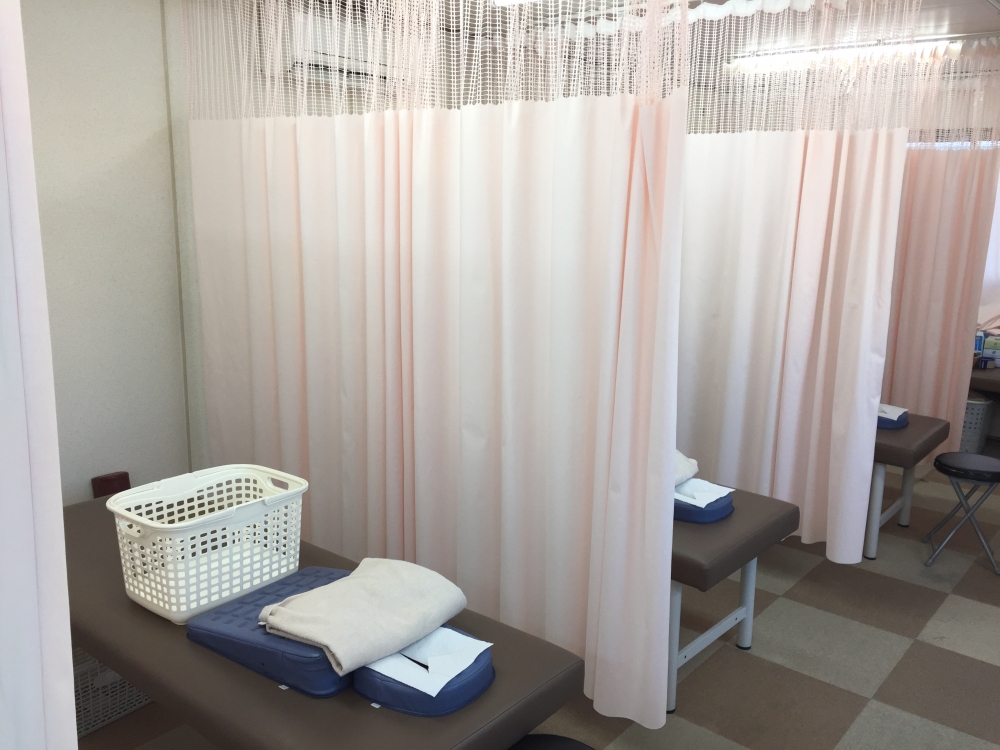 療善社岩沼整骨院　施術室
